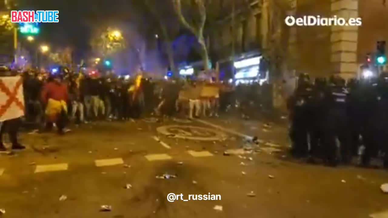  В Мадриде снова произошли столкновения протестующих с полицией, передаёт El Diario. Арестованы как минимум четыре человека