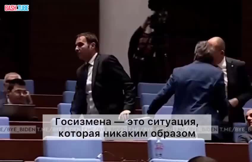 ⁣ Болгарские депутаты чуть не подрались из-за передачи списанной боевой техники Украине