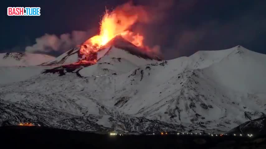 ⁣ На Сицилии извергается вулкан Этна