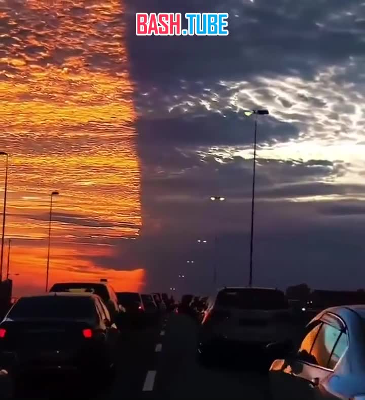 ⁣ Во Флориде закат разделил небо на две части