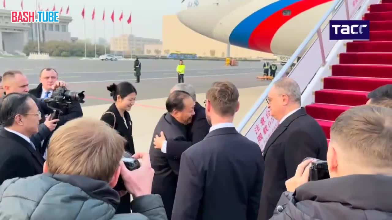 ⁣ Председатель Госдумы РФ Вячеслав Володин с делегацией ГД прибыл с официальным визитом в Кита