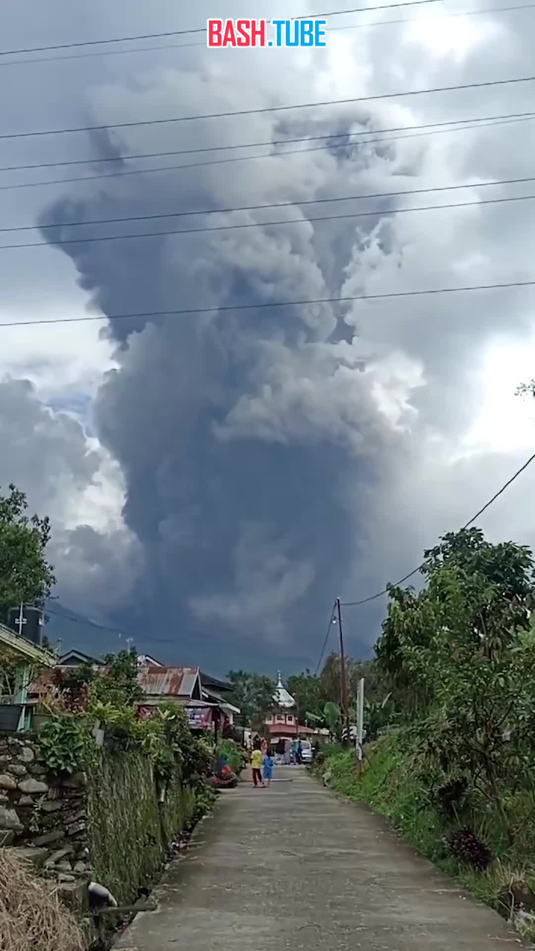 ⁣ Вулкан Мерапи проснулся в Индонезии