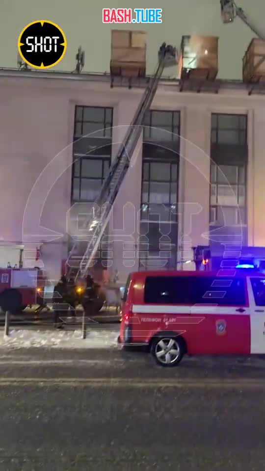 ⁣ Возгорание на крыше Российской государственной библиотеки в центре Москвы ликвидировано на площади 5 квадратов