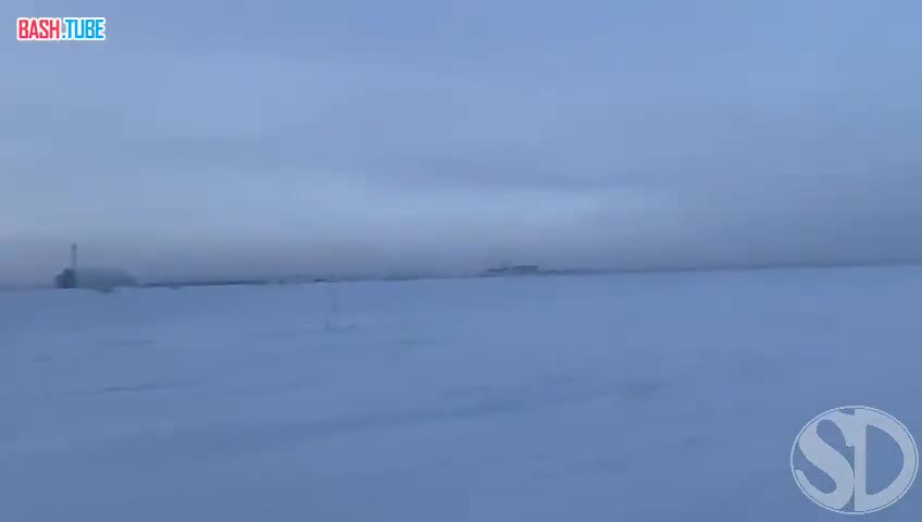 ⁣ В Якутии самолет с 30 пассажирами приземлился на замерзшую реку