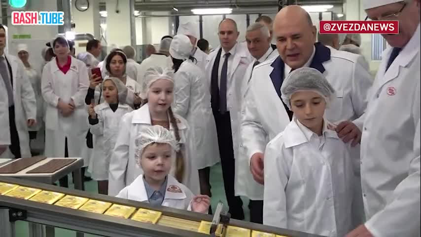 ⁣ Премьер-министр РФ исполнил мечту восьмилетней Снежаны из Астрахани и устроил визит на шоколадный комбинат