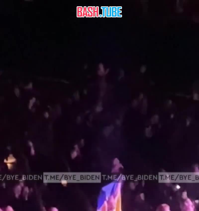 ⁣ На концерте ДДТ в Болгарии охранники выгнали из зала зрителей с флагом Украины