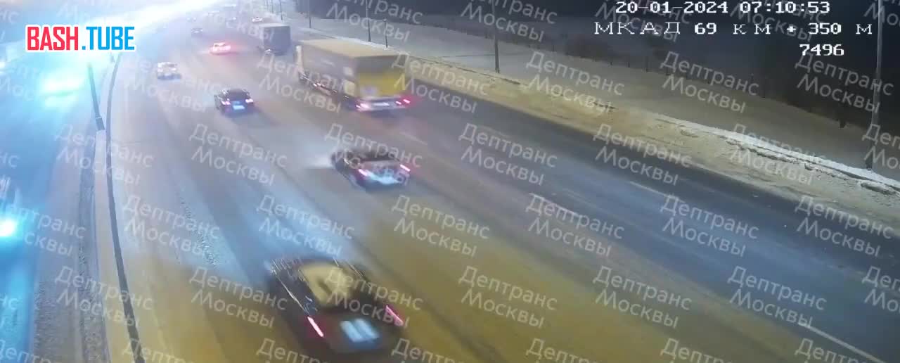  Эпичная «цепная» авария произошла около 7 утра на МКАД в районе Волоколамского шоссе