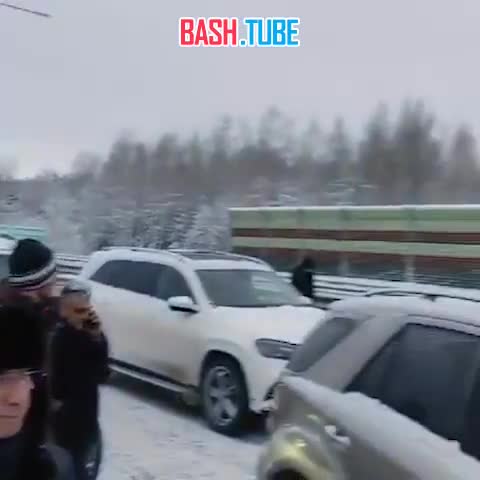  Массовое ДТП на трассе М-11 в Новгородской области, столкнулись 30 автомобилей