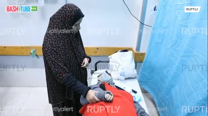  Медперсонал больницы Газы «Насер» в Хан-Юнисе покидает медучреждение из-за участившихся обстрелов израильской армии