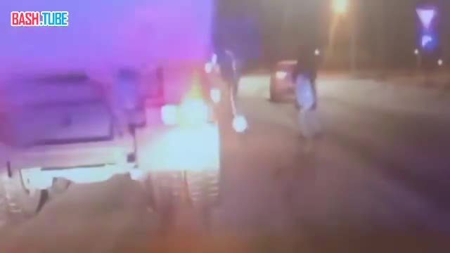 ⁣ Пьяный мужчина в Подмосковье сначала напал на таксиста и на угнанной машине врезался в грузовик