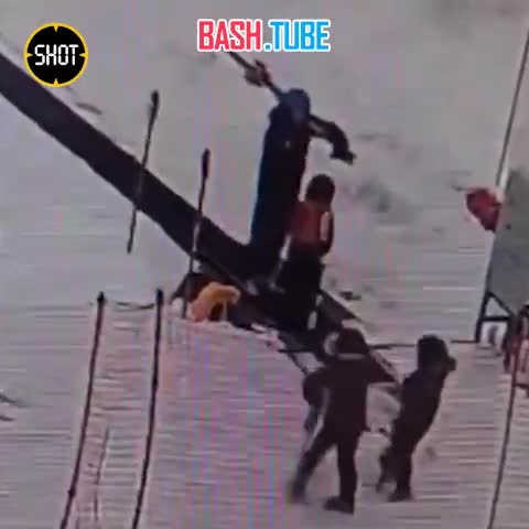  Шестилетний мальчик впал в кому, после того, как его придушило шарфом, попавшим в механизм подъёмника