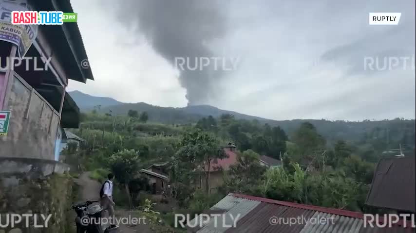 ⁣ Вулкан Мерапи извергается в Индонезии второй раз за полтора месяца