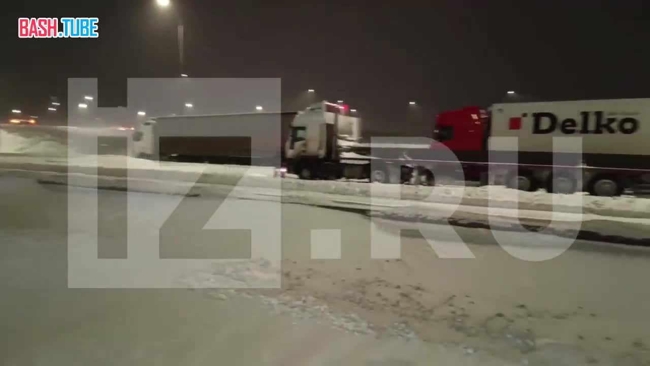 ⁣ Движение транспорта на трассе М7 в Татарстане вновь было ограничено из-за снежной бури
