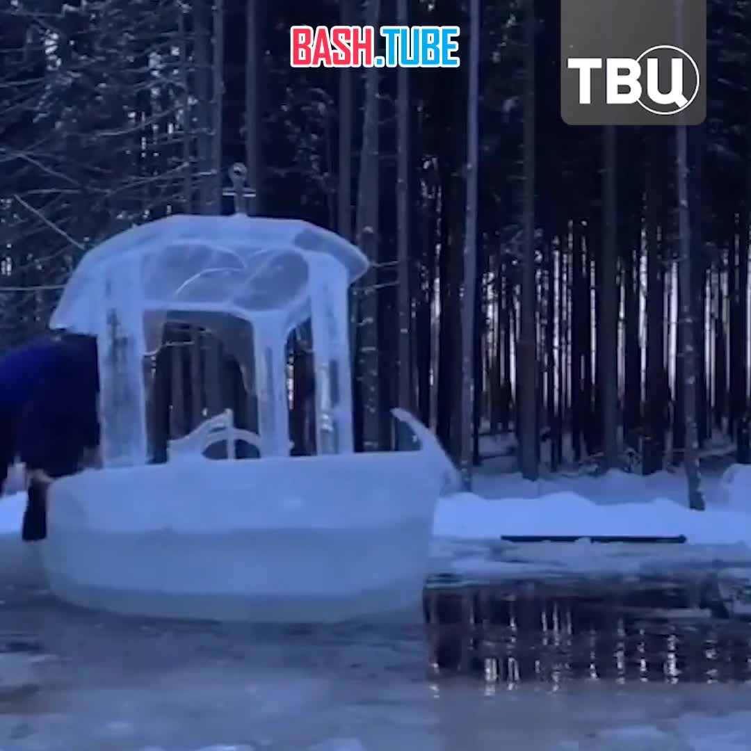 ⁣ Ледяной шедевр прямиком из Минска: местный умелец создал корабль из льда