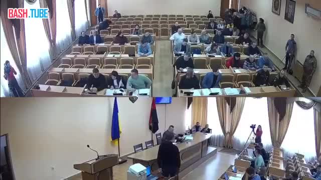 ⁣ В Украине представители ТЦК вручили повестки депутатам во время заседания сессии Червоноградского горсовета Львовской области