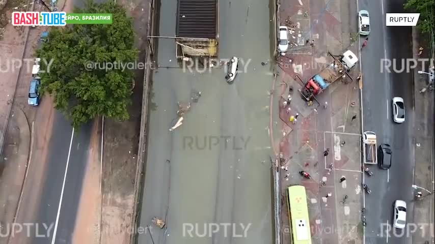 ⁣ Не менее 11 человек погибли в результате наводнений, вызванных проливными дождями, в Рио-де-Жанейро