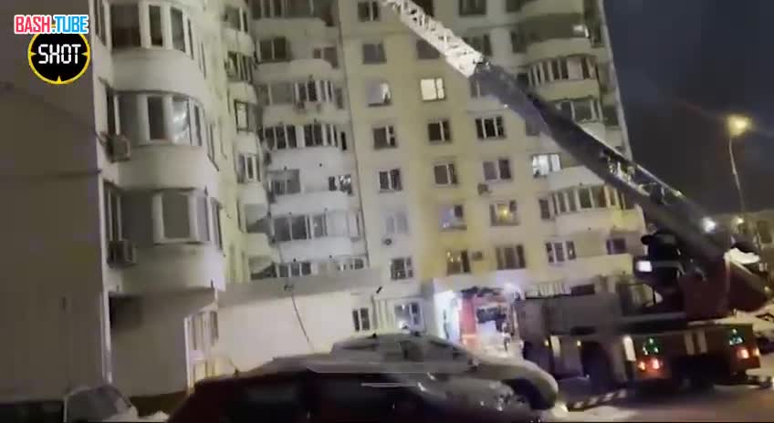  Сотрудники столичного МЧС спасли из пожара женщину в московском районе Перово