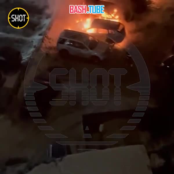 6 легковушек сгорели дотла на парковке в Петербурге