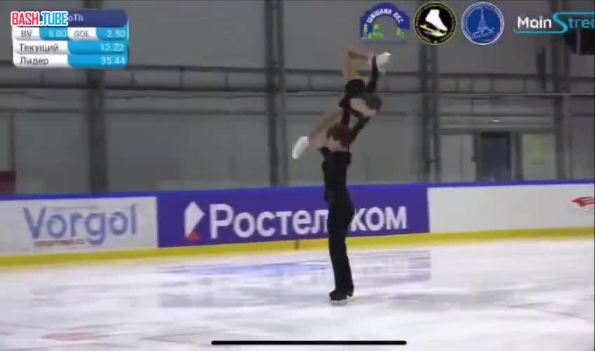  14-летнюю фигуристку Марию Симонову экстренно госпитализировали после неудачного падения на лёд во время турнира в Москве