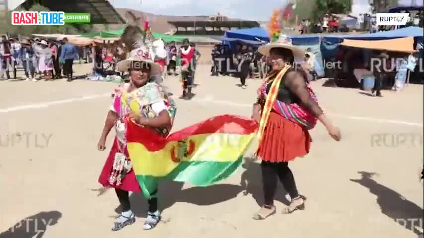  Сотни людей приняли участие в фестивале ожесточенных драк в Боливии