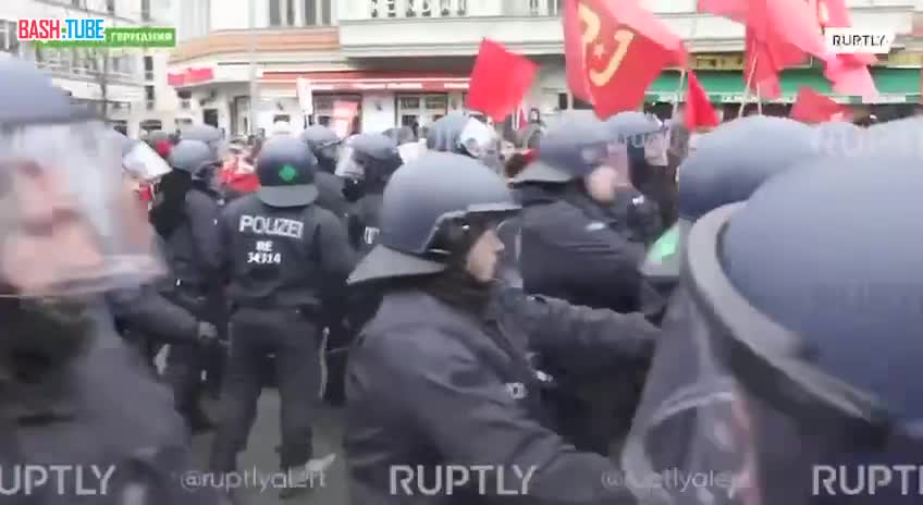 ⁣ Демонстрация в честь 105-й годовщины убийства Розы Люксембург переросла в массовые столкновения с полицией в Берлине