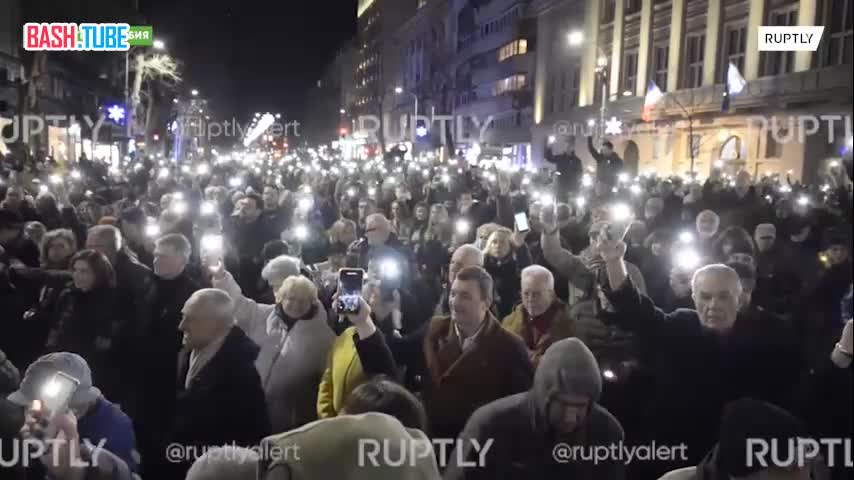 ⁣ Сербская оппозиция провела очередной митинг против результатов парламентских выборов в Белграде