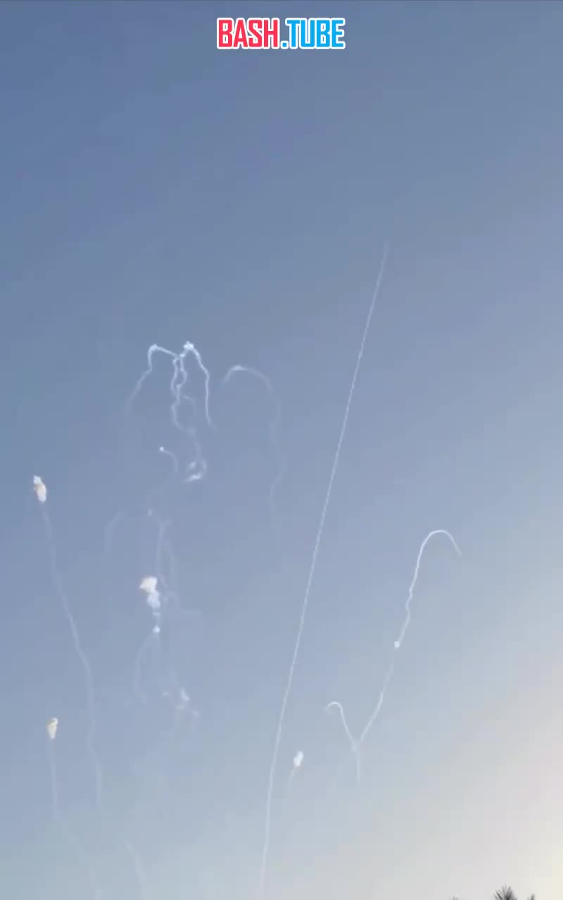 Кадры работы ПВО в небе над американской авиабазой Айн-аль-Асад в Ираке