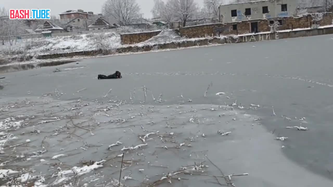  В Алчевске в ЛНР полицейские спасли провалившихся под лёд девочек
