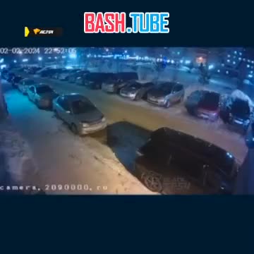 ⁣ В Новосибирске женщина протаранила 12 автомобилей на парковке