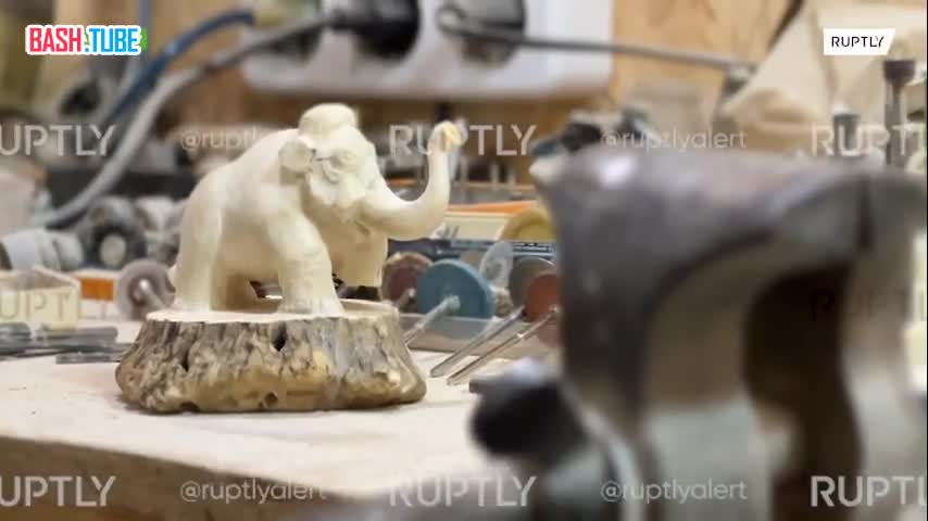 ⁣ Семья мастеров-ремесленников из Луганска создает уникальные предметы из дерева