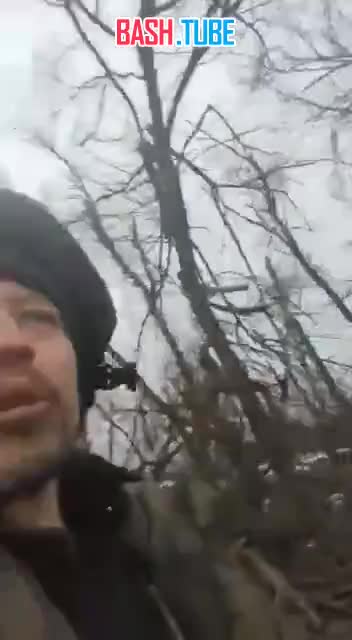 ⁣ Во время боя украинский снайпер попал российскому бойцу в руку