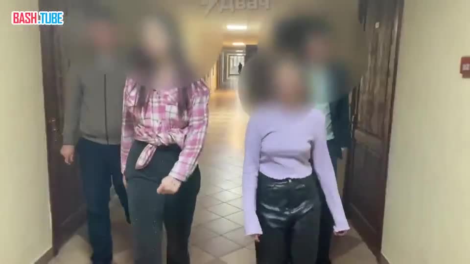⁣ Девушки из Краснодара, снявшие видео, где они целуются в кафе