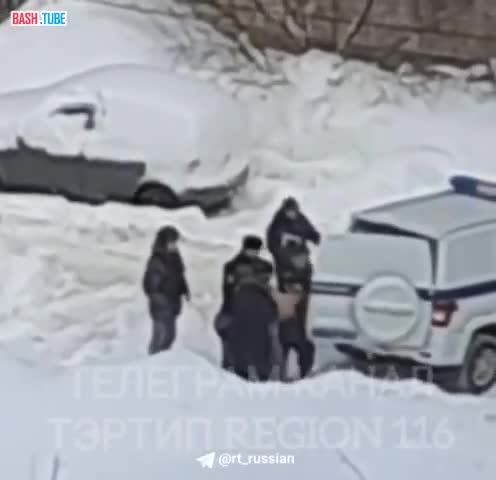 ⁣ Пьяный мужчина выкинул двухлетнюю дочь с пятого этажа в Казани
