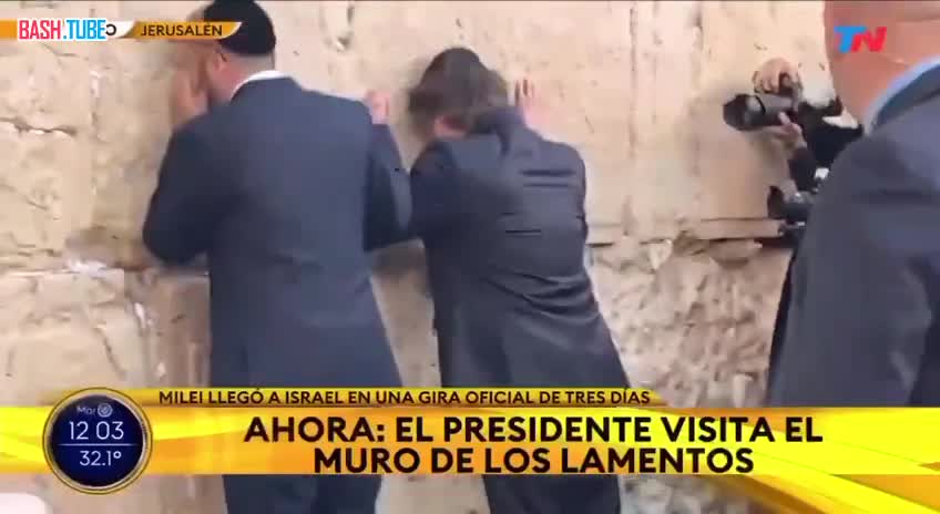 ⁣ Президент Аргентины Милей расплакался во время своего визита к Стене Плача
