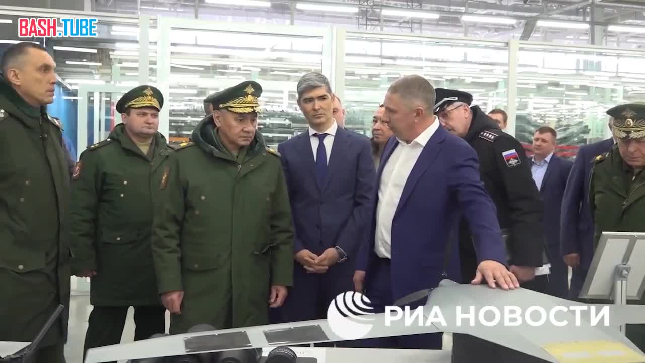 ⁣ Министр обороны Сергей Шойгу во время посещения производства дронов-камикадзе «Куб-БЛА»