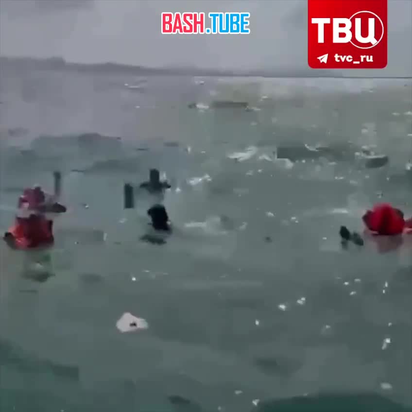 ⁣ Россияне и украинцы спасли китайских туристов, лодка которых затонула в море