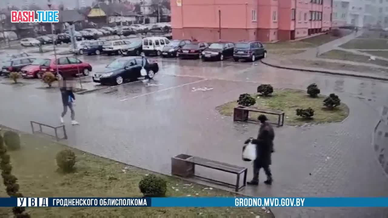 ⁣ 31-летний мужчина в Гродно, проходя на улице мимо 69-летнего пенсионера, ударил последнего в спину ногой