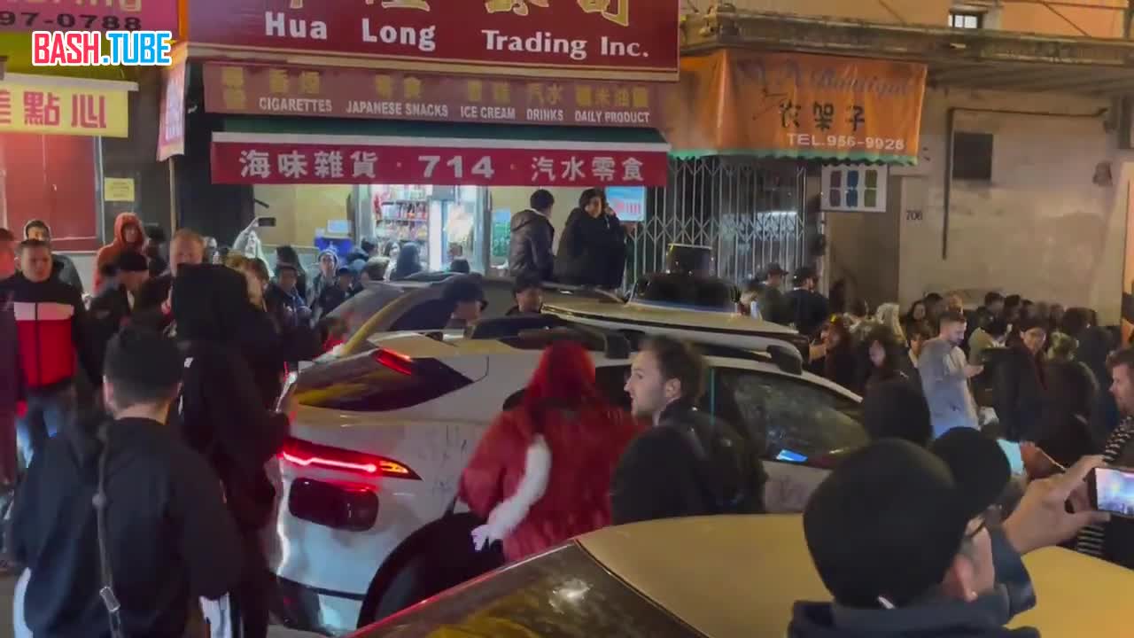  Разъярённая толпа сожгла беспилотное такси в Сан-Франциско