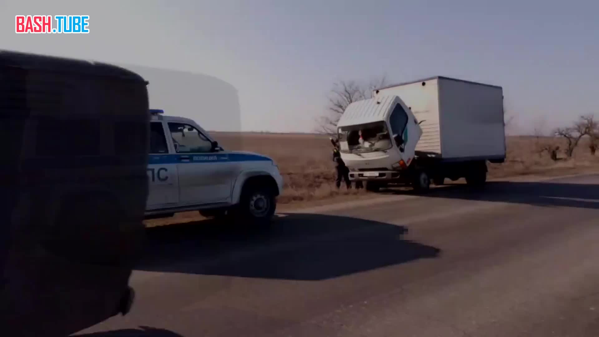 ⁣ Автоинспекторы помогли водителю, оказавшемуся в сложной дорожной ситуации в Херсонской области