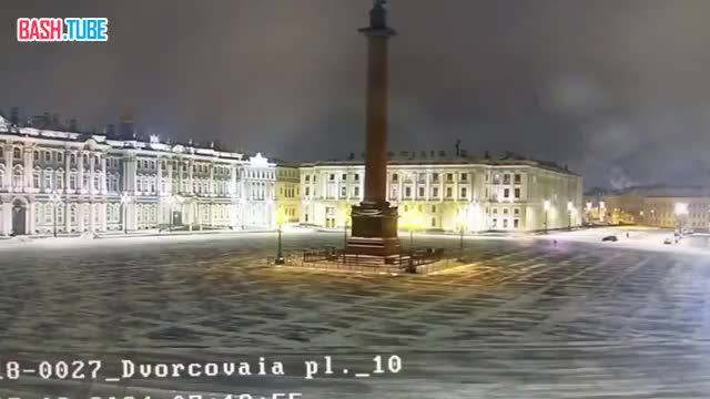 ⁣ В Петербурге задержали пьяного лихача, который на машине каршеринга нарезал круги по Дворцовой площади
