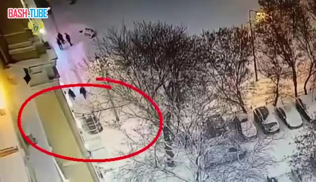 ⁣ В центре Москвы мужчина угнал машину курьера, пока тот относил заказ