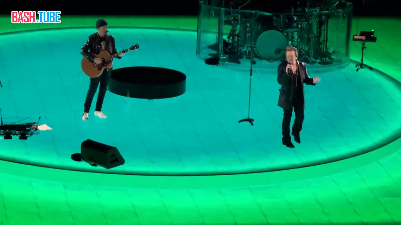  Солист группы U2 Боно во время концерта в Лас-Вегасе вместе со зрителями проскандировал имя Алексея Навального