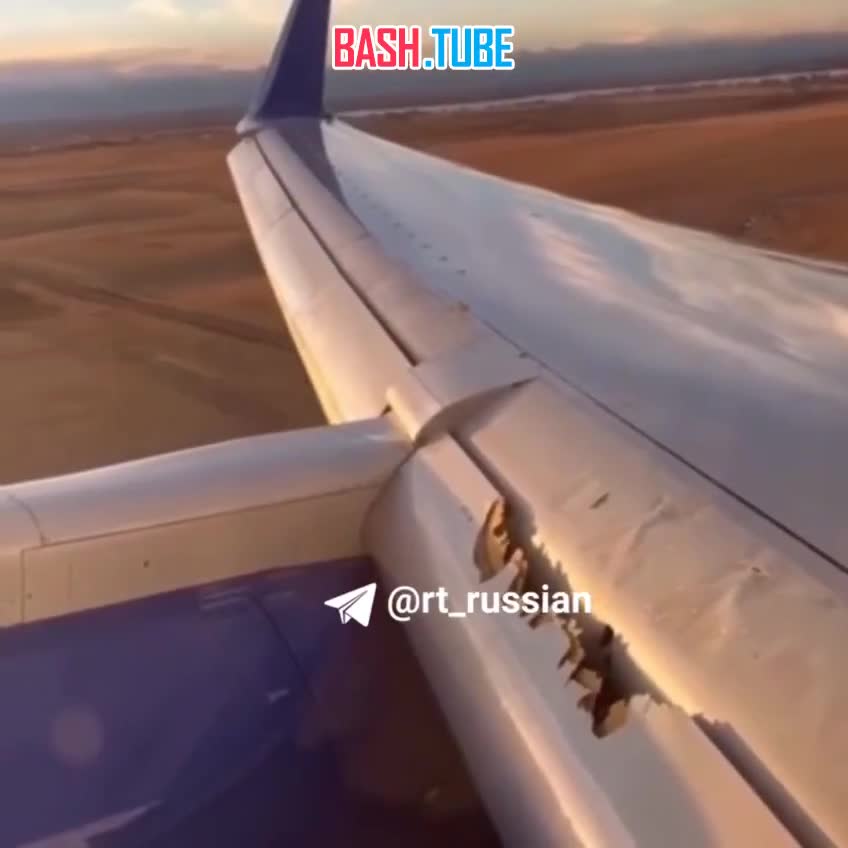 ⁣ У пассажирского Boeing 757-200 в полёте оторвался кусок крыла
