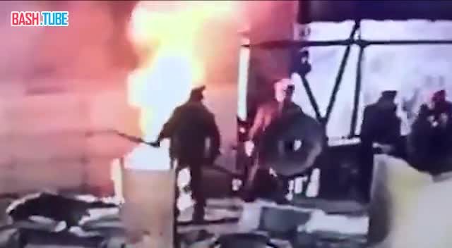 ⁣ В Москве рабочий упал в печь с расплавленным металлом