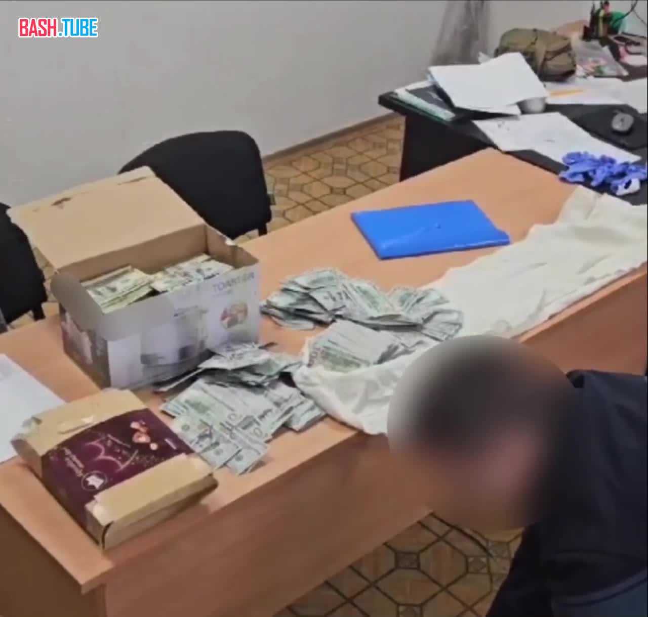 ⁣ Почти $1 млн (~92 млн рублей) нашли у бывшего начальника врачебной комиссии на Украине