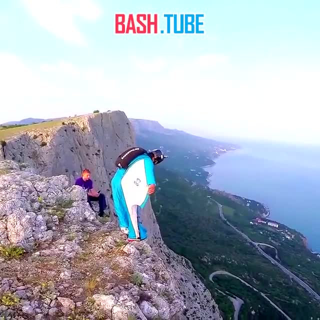 ⁣ Свободное падение с Форосского Канта с высоты 250 метров