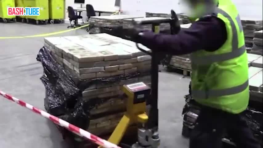 ⁣ В Великобритании изъяли шесть тонн кокаина на 53 млрд рублей, спрятанного в ящиках из-под бананов
