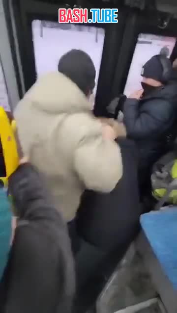  В Перми агрессивный подросток нагрубил другим пассажирам в автобусе