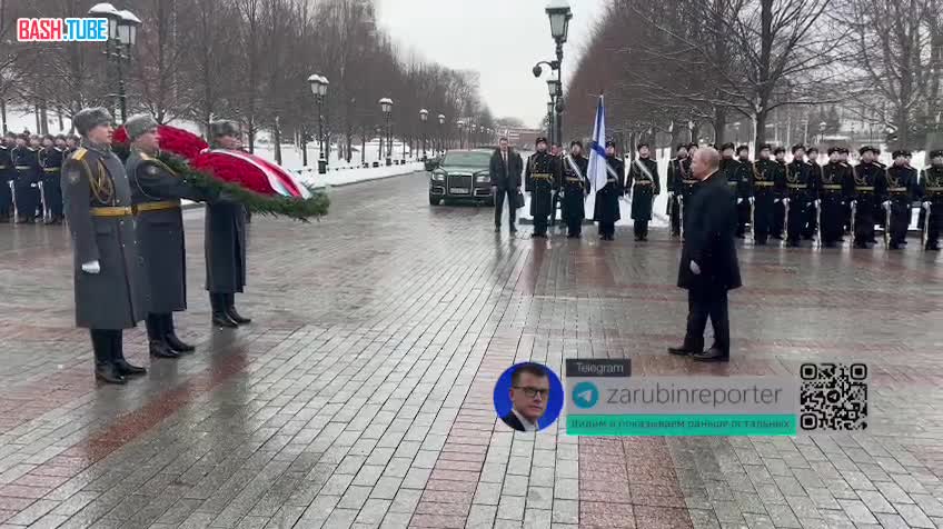 ⁣ Владимир Путин в День Защитника Отечества возлагает венок к Могиле Неизвестного Солдата