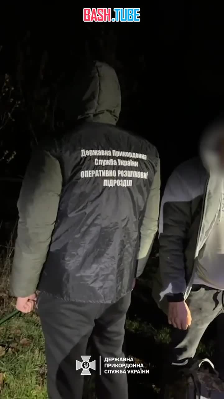 ⁣ Трое украинцев пытались доплыть до Румынии на надувных камерах для шин